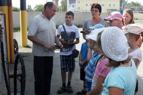 С наступлением лета акция «Секреты природного газа для школьников» в Челябинской области не закончилась: ребята из школьных лагерей узнали правила газовой безопасности