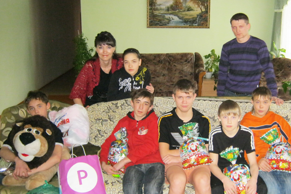 Южноуральские газовики поздравили воспитанников детского дома с наступающим новым годом